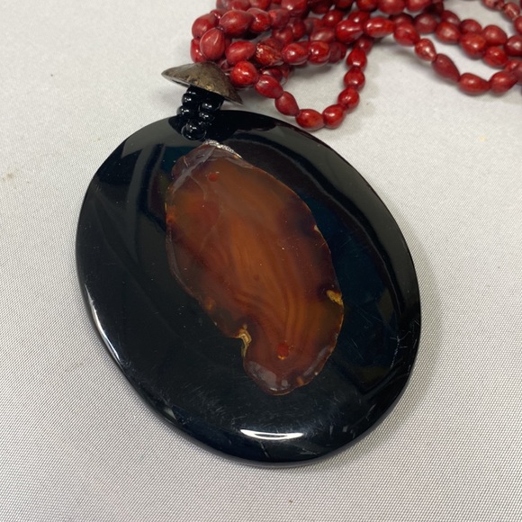 Beautiful multi strand red seed bead necklace with large medallion - Picture 4 of 9